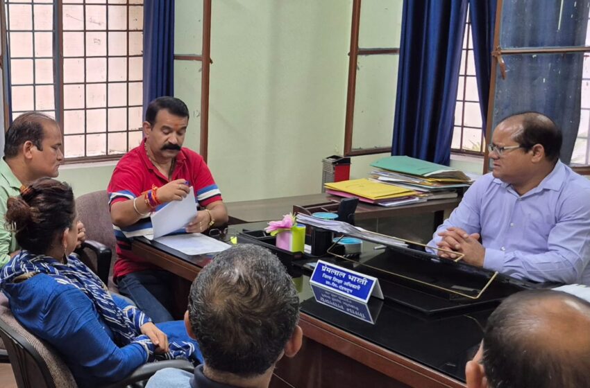  संगठन के पदाधिकारियों द्वारा निष्पक्ष जांच शीघ्रता से करवाकर  समस्त निलंबित शिक्षकों को बहाली हेतु आदेश निर्गत हेतु मांग की गयी।