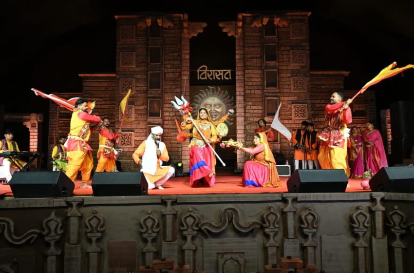  विरासत की संध्या में कुमाऊनी गीतों का जादू बोला श्रोताओं के सिर चढ़कर।