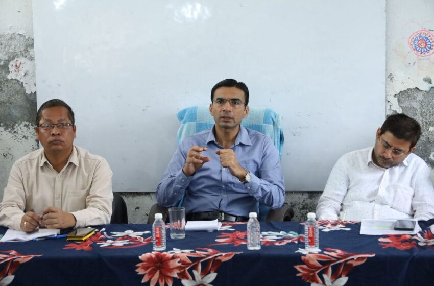 मा0 मुख्यमंत्री विजिट के क्रम में आज सभी आला अधिकारियों संग ग्राउड जीरो पर जिलाधिकारी सविन बंसल।