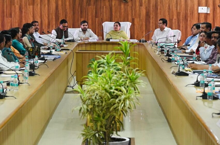 जिला पंचायत की बैठक में विकास योजनाओं को रफ्तार देने पर जोर।