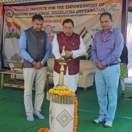  भाजपा राष्ट्रीय सह-कोषाध्यक्ष व सासंद राज्यसभा डा. नरेश बंसल ने राष्ट्रीय गीत “वंदे मातरम” की रचना के 150 वर्ष पूर्ण होने पर आयोजित कार्यक्रम का शुभारंभ किया।