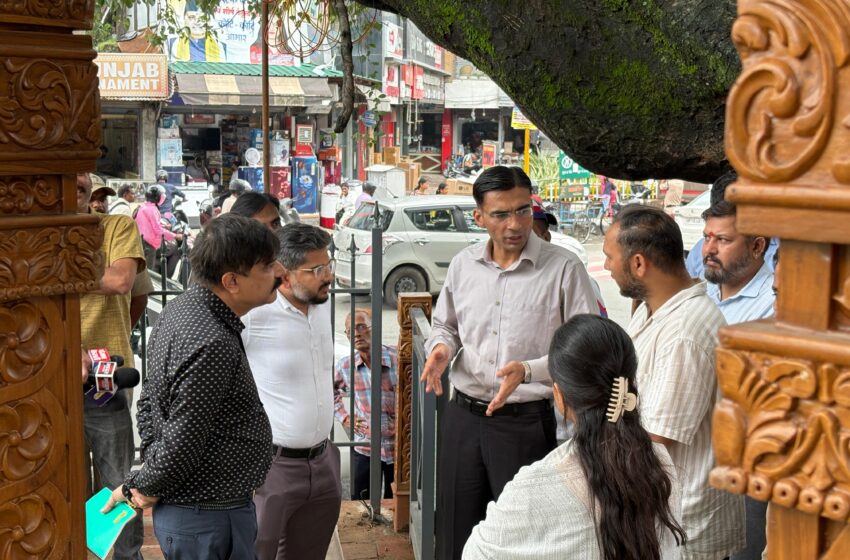  बार-बार खराब हो रही घंटाघर की धड़कन का जिला प्रशासन ने कराया विशेषज्ञ उपचार।