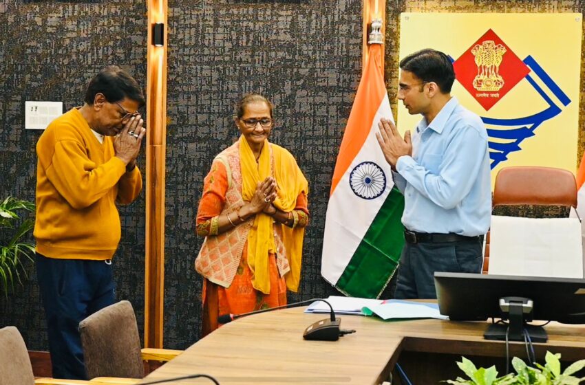  बेटे कैंसर पीड़ित मॉ- बाप को कर रहे थे घर से बेदखल; डीएम करेंगे जिला बदर।