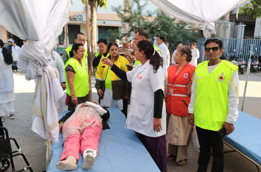  जिला मजिस्ट्रेट /नियंत्रक, नागरिक सुरक्षा देहरादून के निर्देश पर भूकंप की मॉक ड्रिल को लेकर सिविल डिफेन्स के वॉलिंटर ने प्रतिभाग किया।