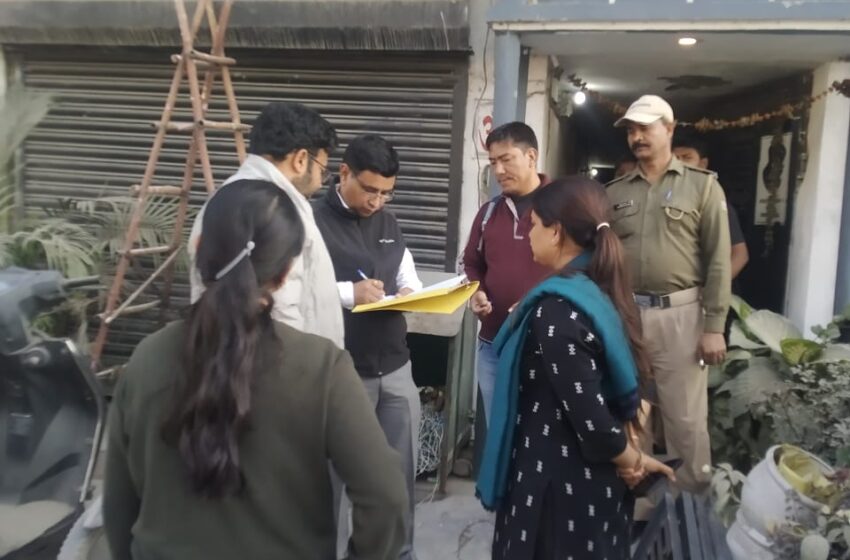  बिना लाईसेंस का चल रहे पशु केयर सेंन्टर पर प्रशासन ने लगाया ताला; किया सील।