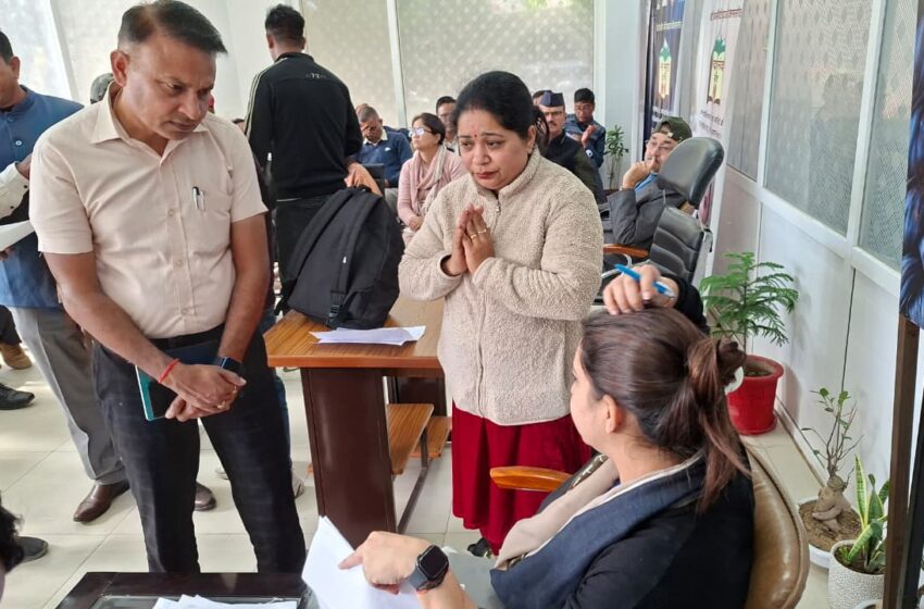  जनता दर्शन में उमड़ी भीड़ः 146 फरियादी पहुंचे समाधान की आस में।