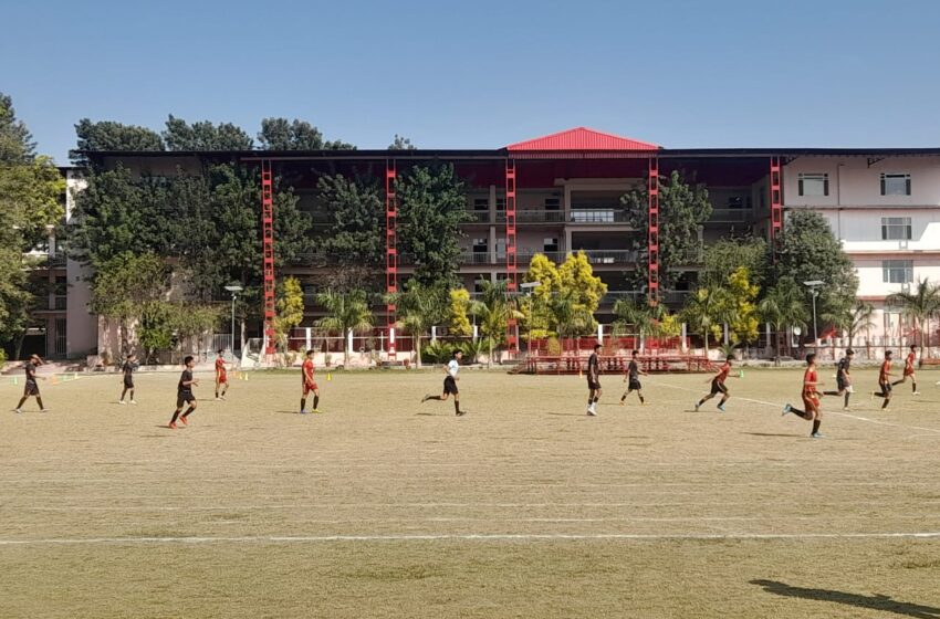  तीसरे रोहिताश मेमोरियल अंडर 17 बालक अंतरविद्यालयी फुटबॉल टूर्नामेंट में न्यू दून ब्लॉसम स्कूल के खिलाड़ियों का विजय अभियान लगातार जारी।