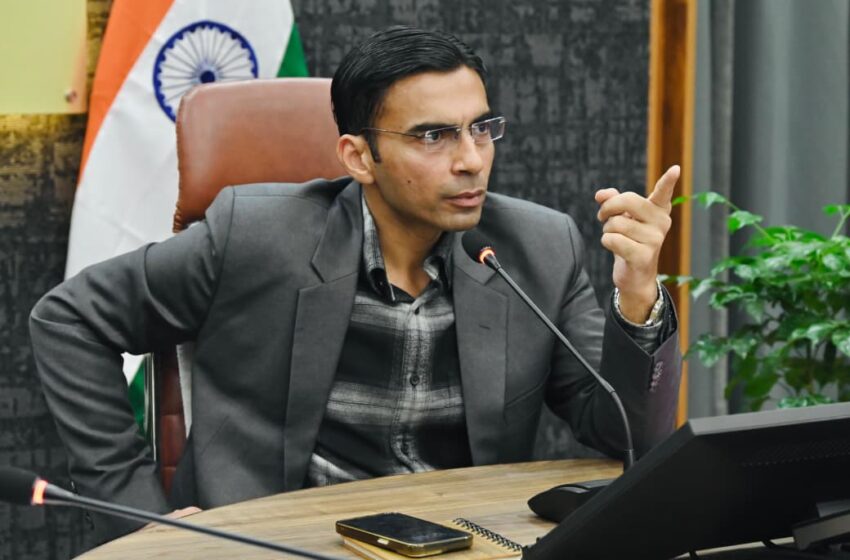  जिलाधिकारी सविन बंसल के निर्देश पर 25 से अधिक विभाग एक ही छत के नीछे जनता के द्वार।