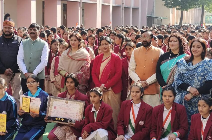  राजकीय एवं निजी शिक्षण संस्थानों, कार्यालयों में राष्ट्र गीत ‘वन्दे मात्रम’ का सामूहिक गायन किया गया।