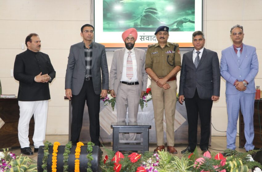  संविधान दिवस के अवसर पर अभियोजन विभाग द्वारा पुलिस लाइन में वृहद कार्यक्रम का आयोजन किया गया।