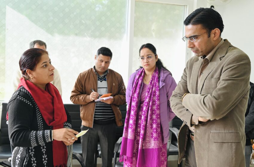  असहाय जरूरतमदों के लिए वरदान बन गई जिला प्रशासन की रायफल; अब तक 15 लाख के चैक वितरित; 43 लाभार्थी लाभान्वित।