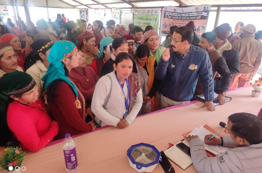  जन-जन के द्वार पहुँची सरकार, बहुउद्देशीय शिविर बने ग्रामीणों की बड़ी राहत,मा. मुख्यमंत्री का संकल्प, ज़मीनी अमलः कोटि कनासर में लगा बहुउद्देशीय शिविर।