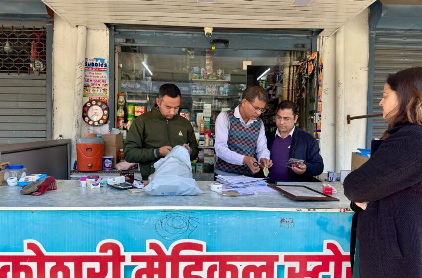  सचिव जिला विधिक सेवा प्राधिकरण, देहरादून श्रीमती सीमा डुँगराकोटी द्वारा “safe drugs: safe life” campaign के तहत ड्रग विभाग के साथ रायपुर चौक, देहरादून के विभिन्न मेडिकल स्टोरों का संयुक्त निरीक्षण किया गया।