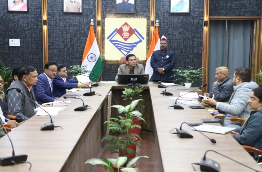  ग्रीन बिल्डिंग की सुस्त रफ्तार पर भड़के डीएम सविन, अधिकारियों को लगाई फटकार।