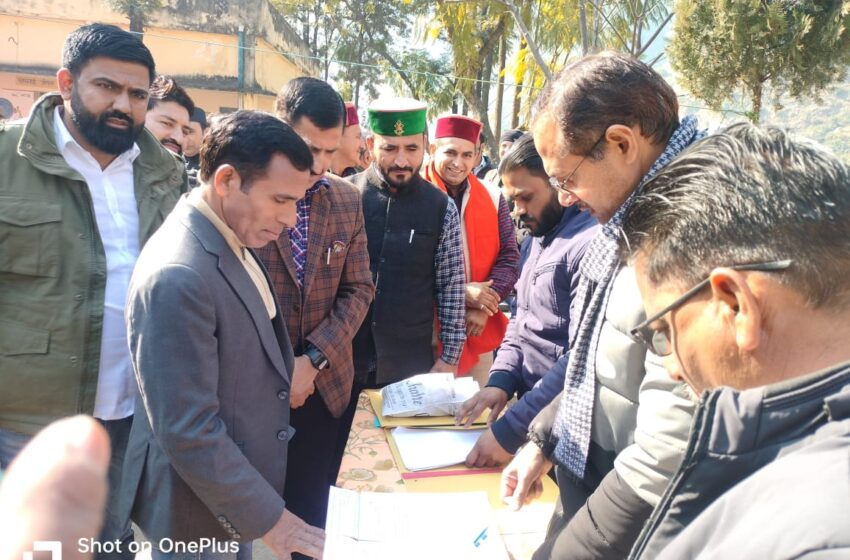  जन-जन के द्वार पहुंची सरकारः सुदूरवर्ती गांव त्यूनी में प्रशासन ने सुनीं जन समस्याएं।