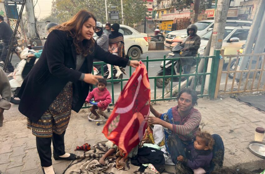  डीएलएसए द्वारा ISBT कारगी चौक पर कंबल वितरण किया गया।