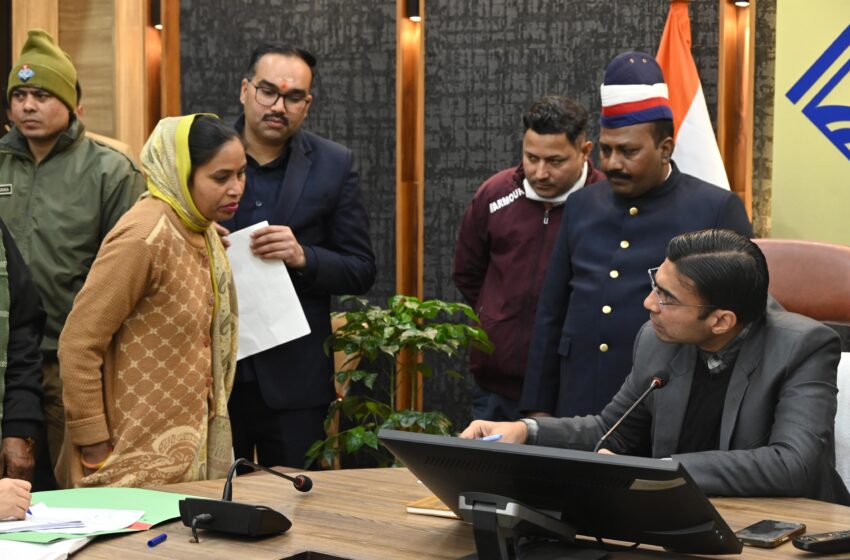  जिलाधिकारी सविन बंसल की अध्यक्षता में आज  जन दर्शन कार्यक्रम का आयोजन किया।