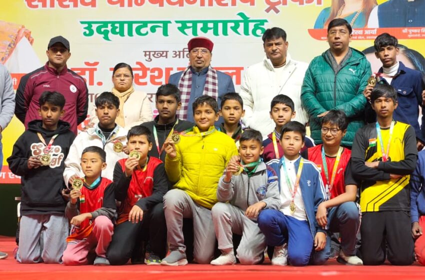  भाजपा राष्ट्रीय सहकोषाध्यक्ष एवं सांसद राज्यसभा डा. नरेश बंसल  परेड ग्राउंड मे चल रहे सांसद चैंपियनशिप ट्रॉफी में प्रतिभाग किया।