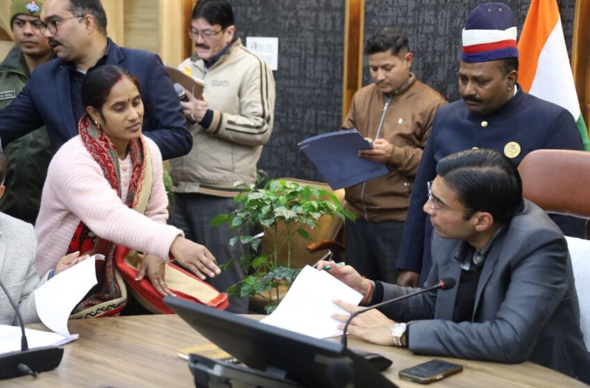  जिला प्रशासन का जनता दर्शन; पीड़ितों की सुनवाई; समयबद्ध निस्तारण से बढता जन विश्वास।