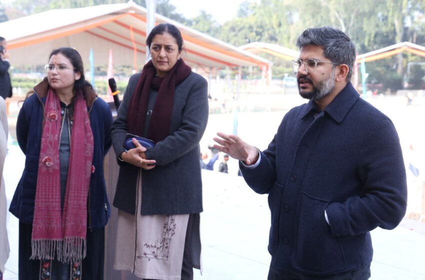  77वें गणतंत्र दिवस समारोह की तैयारियां अंतिम चरण में, सीडीओ ने लिया व्यवस्थाओं का जायजा।