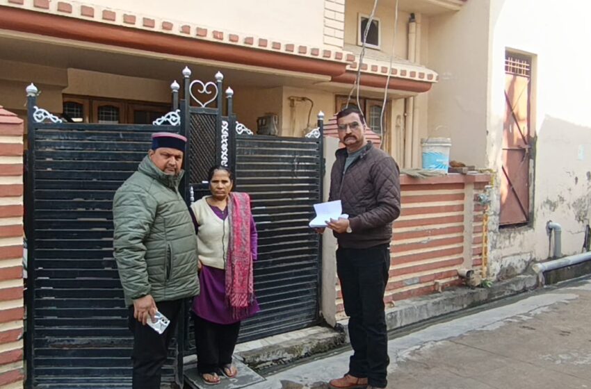  ग्राउंड ज़ीरो पर पहुंचा प्रशासन, समाज कल्याण अधिकारी ने स्वयं दस्तावेज तैयार कर दिलाई वृद्ध पेंशन।