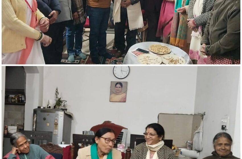  उत्तराखण्ड राज्य आंदोलनकारी मंच द्वारा देश भक्ति गीतों व जयगीतों के साथ गणतंत्र दिवस मनाया।