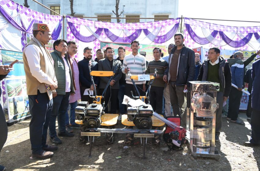  सरकार आपके द्वारः सुदूरवर्ती न्याय पंचायत कोटी में अपर सचिव व सीडीओ ने सुनी जन समस्याएं।