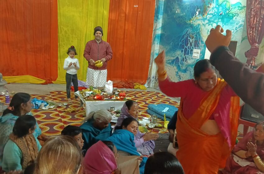  चुखूवाला के श्री राम शिव मंदिर में शिव परिवार व शिवलिंग की पुनर्निर्माण कर स्थापना का कार्यक्रम भक्ति भाव से मनाया।