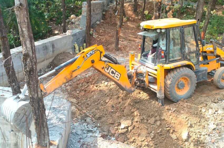  डीएम के निर्देश पर उप जिलाधिकारी न्याय कुमकुम जोशी के नेतृत्व में गल्ज्वाड़ी में बरसाती नाले पर अतिक्रमण ध्वस्त।