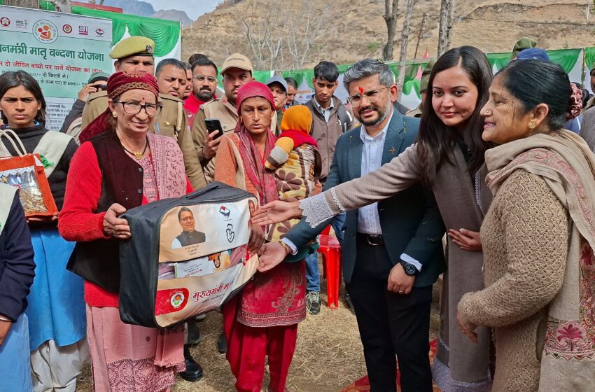  सरकार जनता के द्वारः न्याय पंचायत दसऊ में सीडीओ ने सुनी जन समस्याएं।