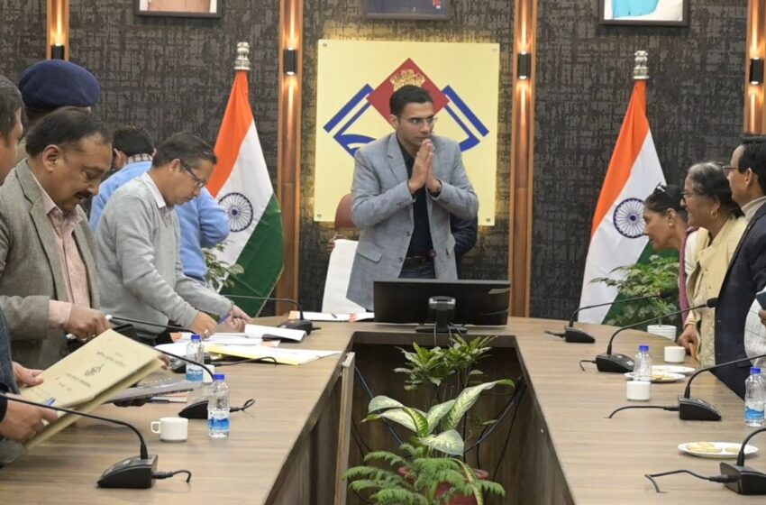  जिलाधिकारी सविन बंसल की अध्यक्षता में राज्य आंदोलनकारियों के साथ एक महत्वपूर्ण बैठक आयोजित की गई।