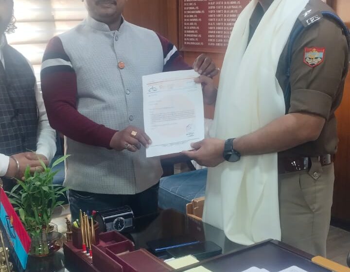  शिव सेना उत्तराखंड ने दिया शहर में बढ़ते अपराध को रोकने के संबंध में एस . एस. पी. को ज्ञापन।
