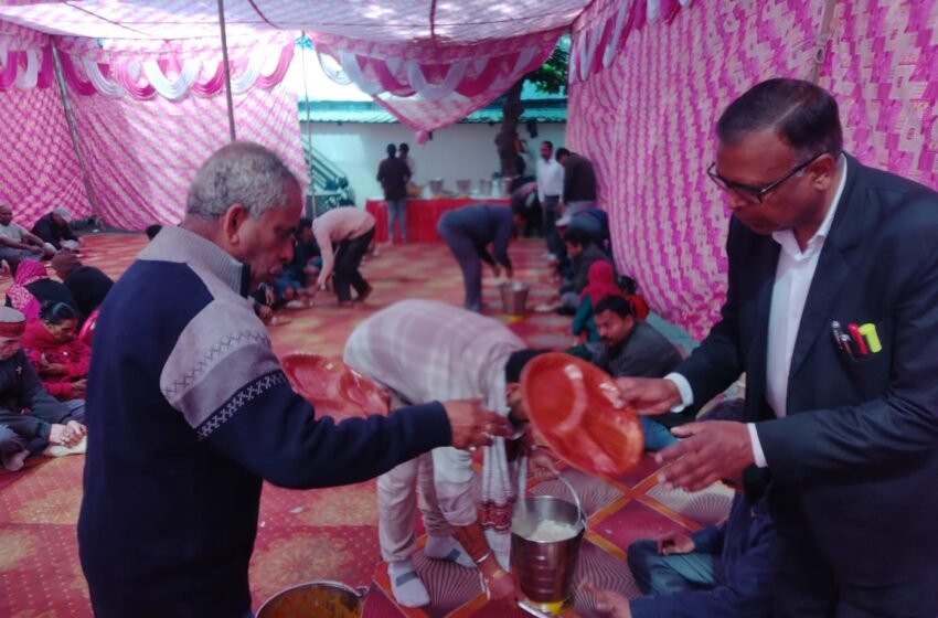  महा शिवरात्रि पर कचहरी मंदिर परिसर स्थित श्री शिव मंदिर में भंडारा प्रसाद का वितरण किया।