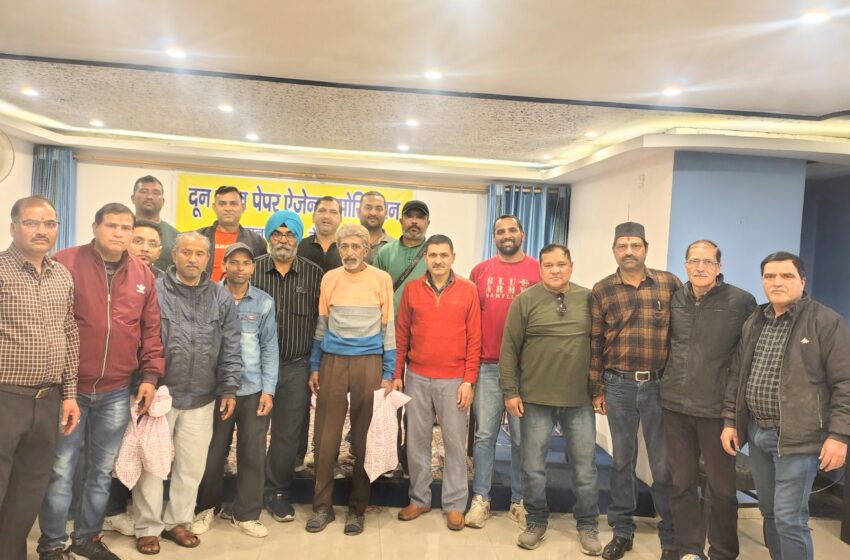  दून न्यूज पेपर एजेंट एसोसिएशन पलटन बाजार ने मनाया होली मिलन समारोह।