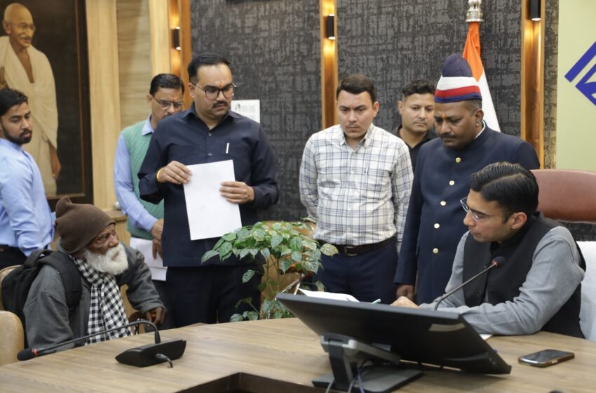  फीस जमा न होने पर स्कूल ने किया परीक्षा से बाधित; डीएम ने प्रोजेक्ट नंदा-सुंनदा से दी विदुषी की फीस।