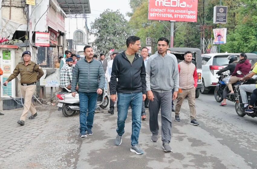  सचिव, लोक निर्माण विभाग पंकज पाण्डेय ने शहर में रोड कटिंग उपरांत मार्गों के रेस्टोरेशन कार्यों का व्यापक निरीक्षण किया। 