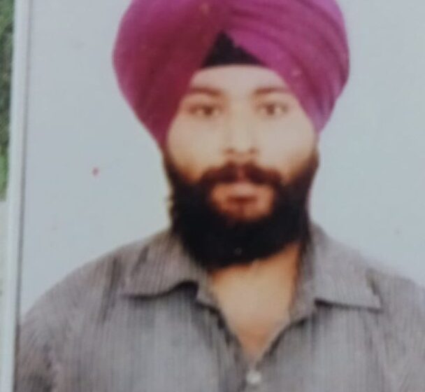  सोशल मीडिया में वायरल वीडियो जिसमें नवयुवक श्री गुरु ग्रंथ साहिब का साफ साफ अपमान करता दिखा ।