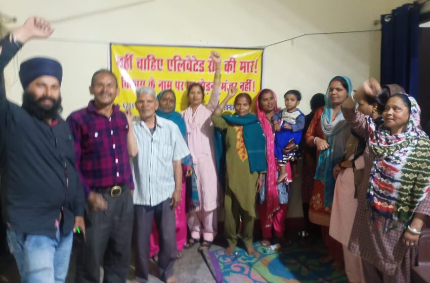  अधोईवाला क्षेत्र में आयोजित जन सभा में बड़ी संख्या में स्थानीय लोगों ने प्रस्तावित एलिवेटेड रोड परियोजना और सरकार की और से उठाए जा रहे कदमों पर गंभीर सवाल उठाए।