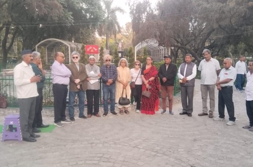  दून सिटीजन फोरम के आव्हान पर “युद्ध नहीं, शांति चाहिए” गम्भीर विषय को लेकर चर्चा की।