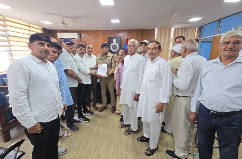  ओमपाल सिह राठी के नेतृत्व में दिव्यांशु जट राणा की जघन्य हत्या को लेकर वरिष्ठ पुलिस अधीक्षक को ज्ञापन सौंपा।