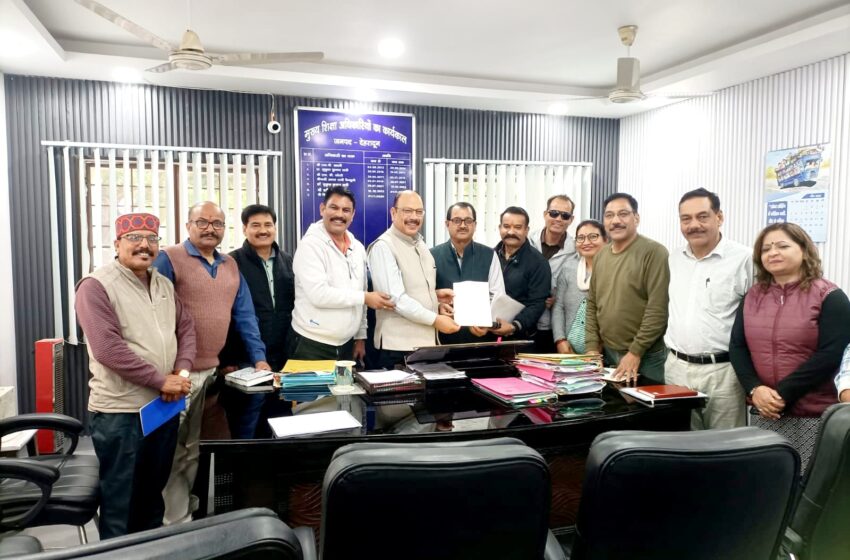  नई समय सारणी पर भड़के शिक्षक, पुरानी व्यवस्था बहाल करने की मांग,शिक्षक संगठनों ने सीईओ को ज्ञापन सौंपकर जताया विरोध।