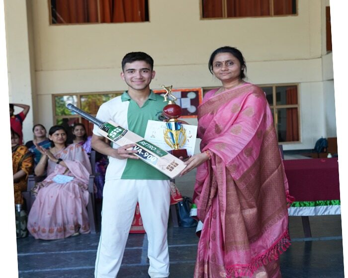  द हैरिटेज स्कूल के तत्वावधान में खेली जा रही है 15वें रोहिताश सिंह मेमोरियल इंटर हाउस ब्वॉयज सुपर आठ क्रिकेट टूर्नामेंट 2026।