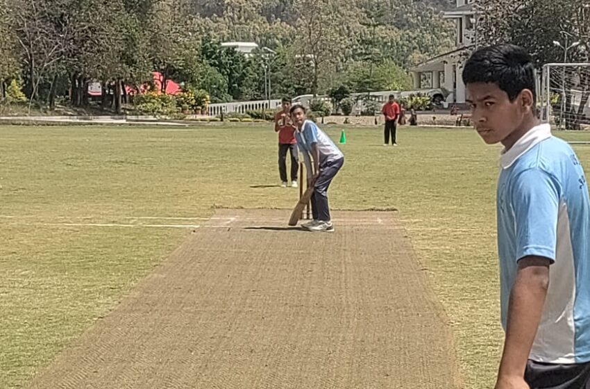  द हैरिटेज स्कूल, नॉर्थ कैंपस विद्यालय के मैदान में खेली जा रही है अंतरविद्यालयी अंडर 16 क्रिकेट टूर्नामेंट।