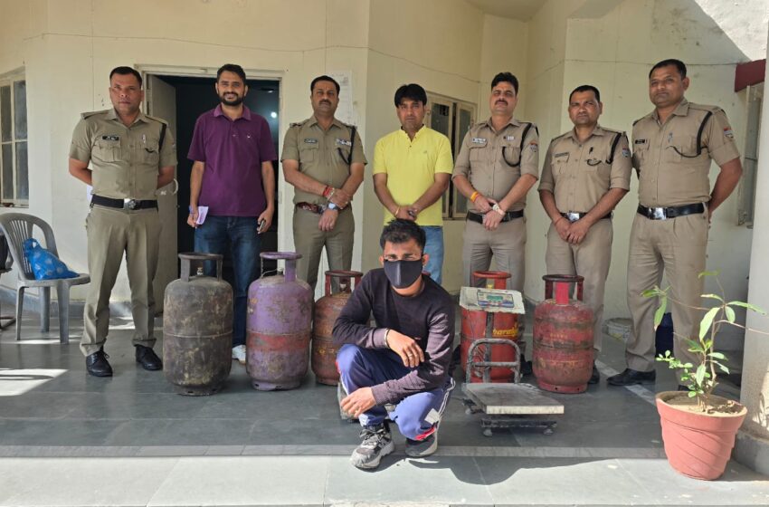  एलपीजी सिलेंडर कालाबाजारी व अवैध गैस रिफिलिंग पर जिला प्रशासन का सख्त एक्शन।