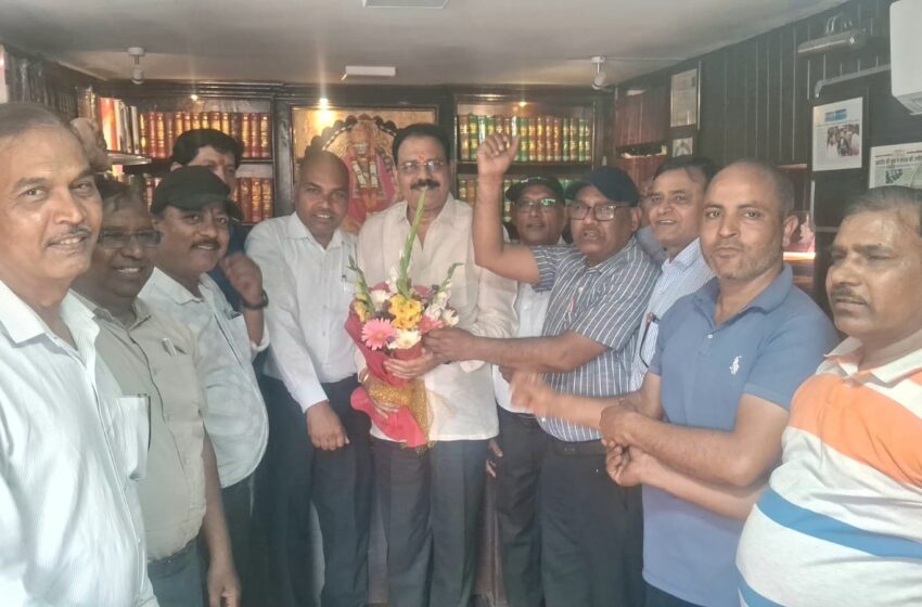  उत्तराखंड रोडवेज इंप्लाइज यूनियन (रजिo) द्वारा नवनियुक्त उपाध्यक्ष अशोक वर्मा का अभिनंदन किया।