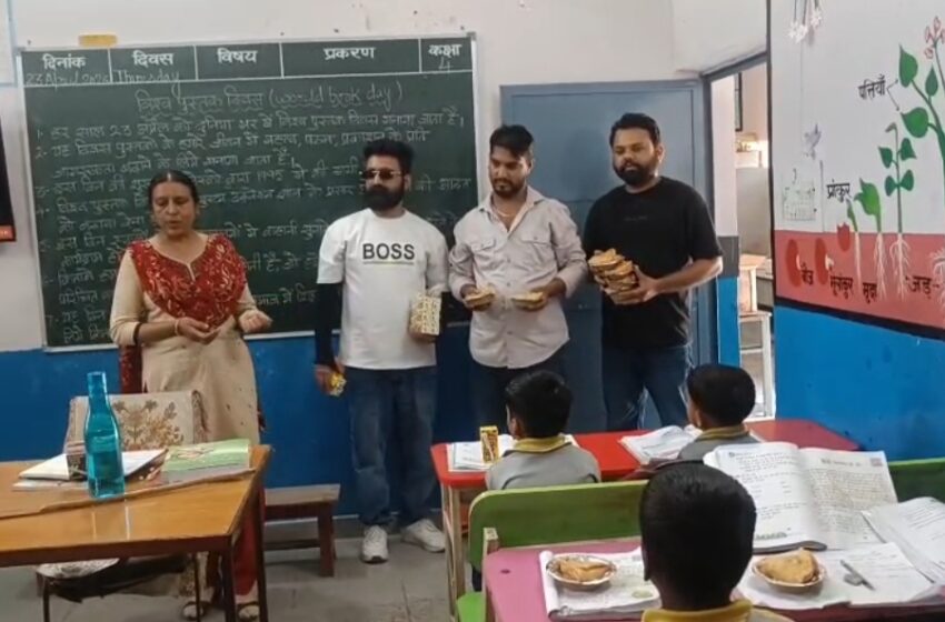  नौका रामगढ़ के दो नवयुवकों ने सरकारी विद्यालय के बच्चों के साथ मनाया अपना जन्मदिन।