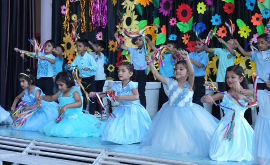  द हैरिटेज स्कूल नॉर्थ कैंपस में बसंतोत्सव का भव्य आयोजन किया गया।