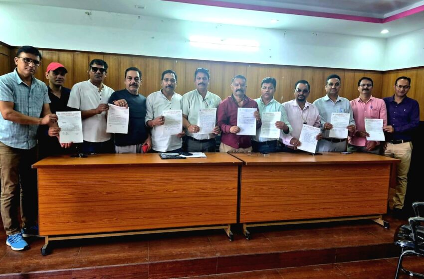  राजकीय शिक्षक संघ, जूनियर शिक्षक संघ, प्राथमिक शिक्षक संघ, अशासकीय माध्यमिक शिक्षक संघ के पदाधिकारियों की संयुक्त बैठक की गई।