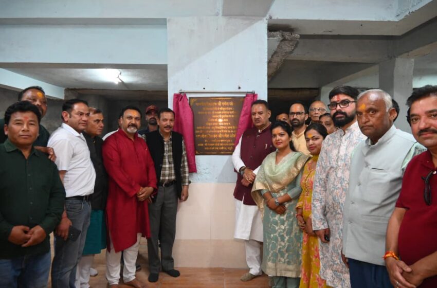  बार्लोगंज में सनातन धर्मसभा के सामुदायिक हाल के सुधारीकरण कार्य का लोकार्पण  कैबिनेट मंत्री गणेश जोशी ने किया।