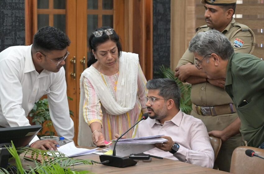  मुख्य विकास अधिकारी अभिनव शाह की अध्यक्षता में जनता दरबार का आयोजन किया गया।